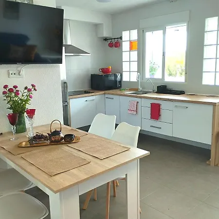 Cozy And Sunny Two Bedroom La Mata