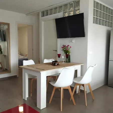 Cozy And Sunny Two Bedroom La Mata *